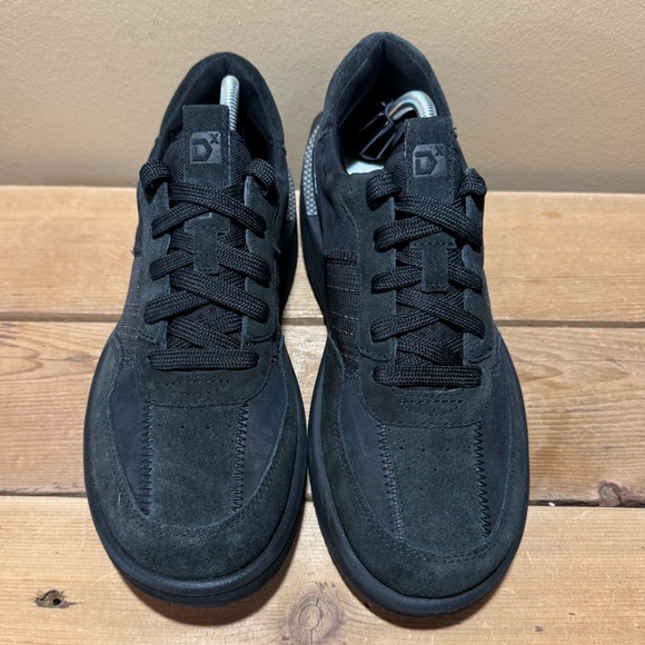 Deckers X Lab Unisex Black Suede Low Wedge Sneakers Comfort Sport Shoes size 10 - Picture 2 of 12